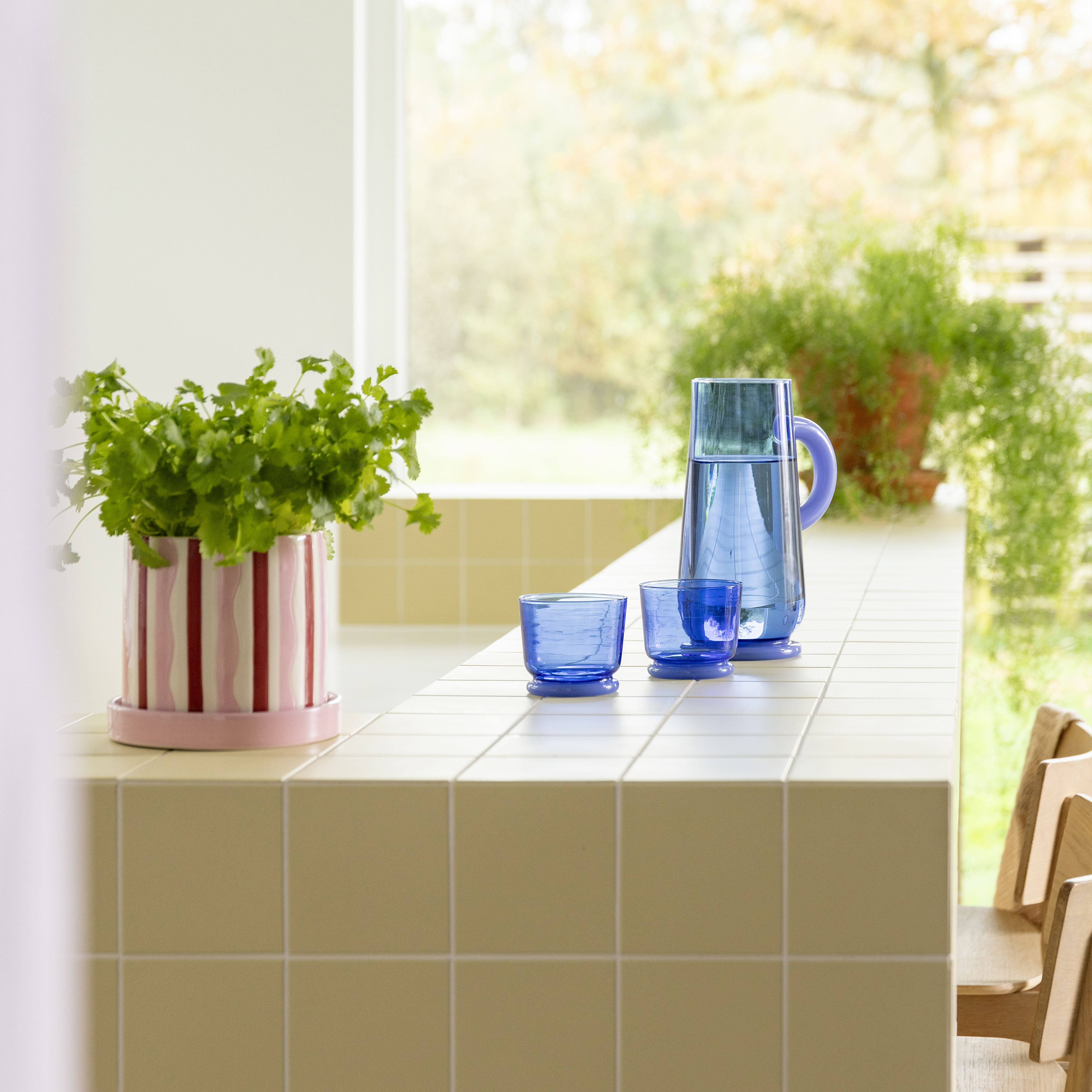 Wavy Pattern Decorative Indoor Planter with Playful Finish